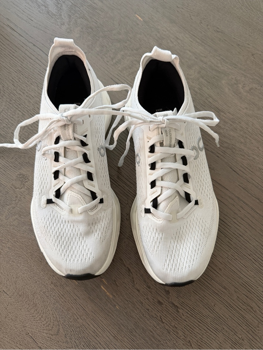 Women’s On Cloud Cloudmonster Running Shoes White Size 8.5